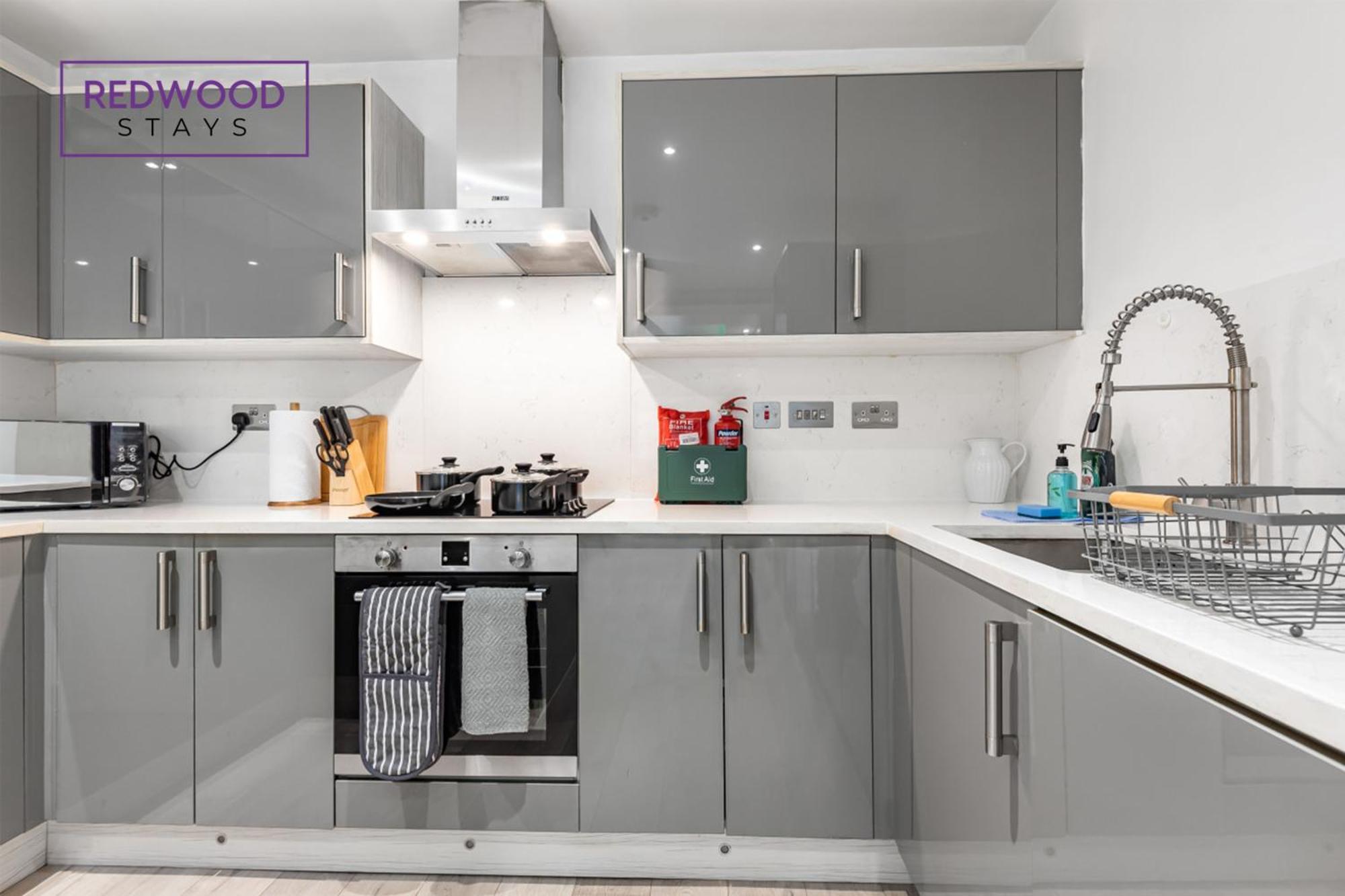 1 Bed 1 Bath Town Center Apartments For Corporates & Contractors, Wifi, Netflix And Parking On Selected Units By Redwood Stays Aldershot Eksteriør bilde